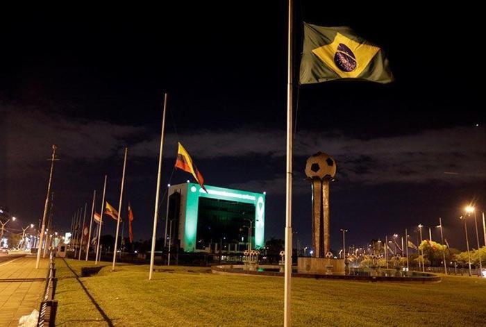 Yüz binler Chapecoense için bir araya geldi