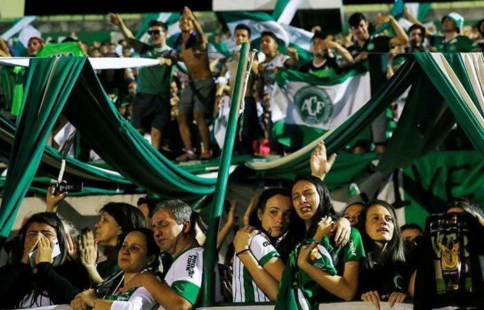 Yüz binler Chapecoense için bir araya geldi