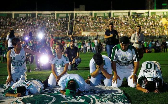 Yüz binler Chapecoense için bir araya geldi