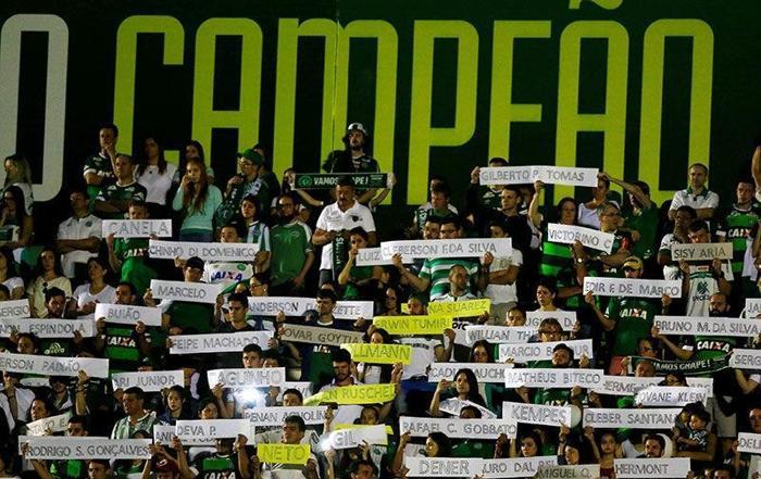 Yüz binler Chapecoense için bir araya geldi