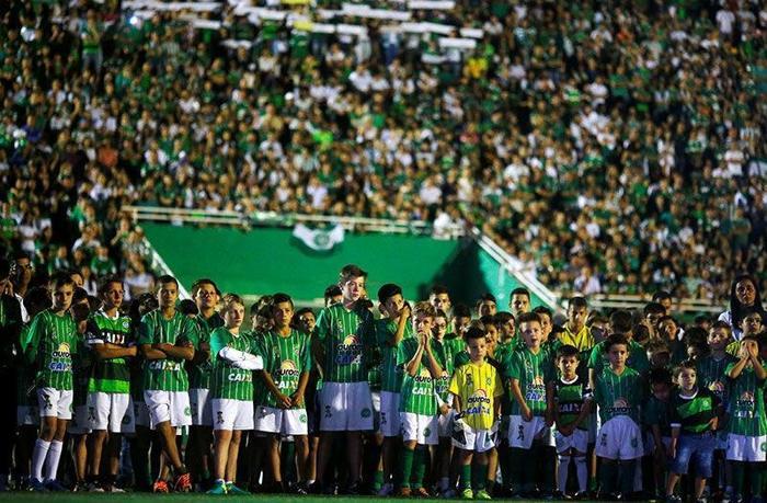 Yüz binler Chapecoense için bir araya geldi