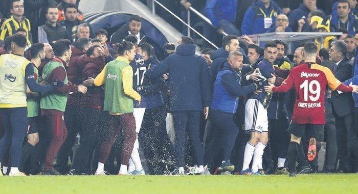 Galatasaray Younes Belhandanın sözleşmesini neden feshetti İşte o süreç...