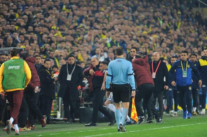 Galatasaray Younes Belhandanın sözleşmesini neden feshetti İşte o süreç...