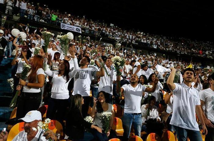 Yüz binler Chapecoense için bir araya geldi