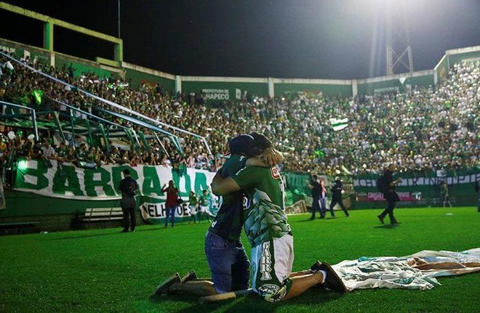 Yüz binler Chapecoense için bir araya geldi