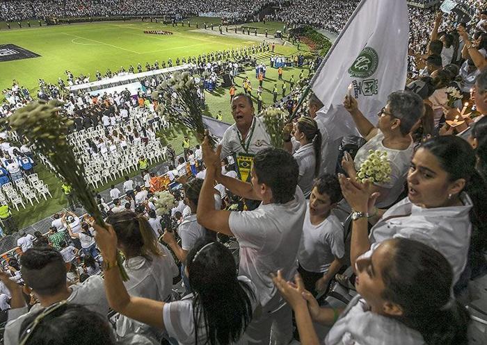 Yüz binler Chapecoense için bir araya geldi
