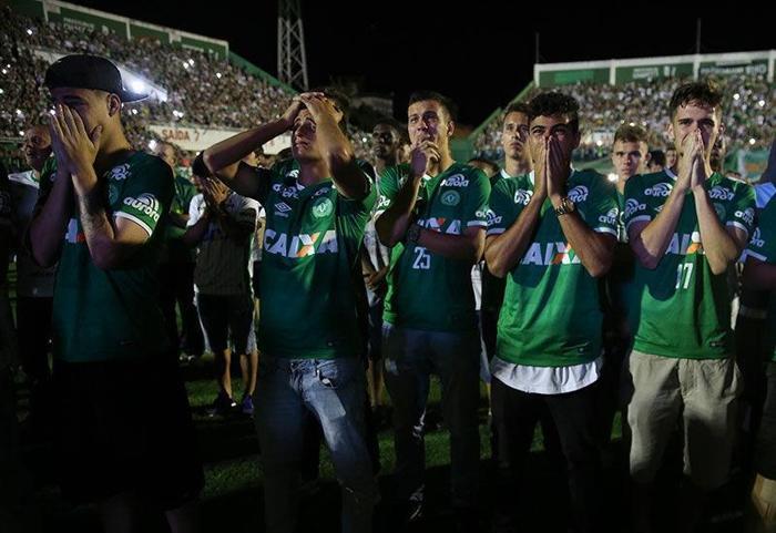 Yüz binler Chapecoense için bir araya geldi