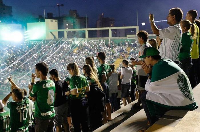 Yüz binler Chapecoense için bir araya geldi