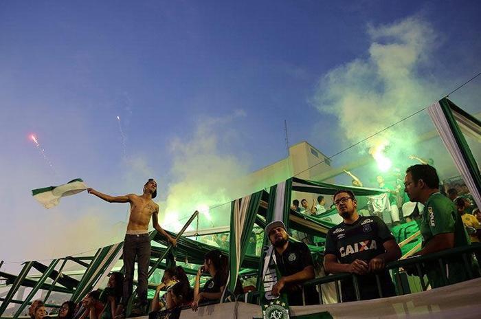 Yüz binler Chapecoense için bir araya geldi