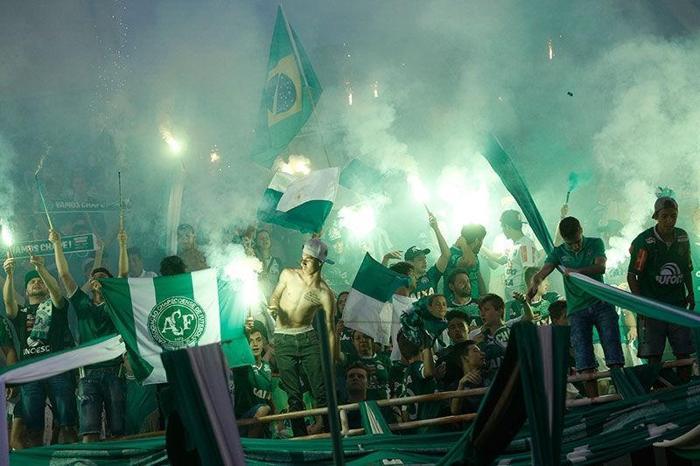 Yüz binler Chapecoense için bir araya geldi