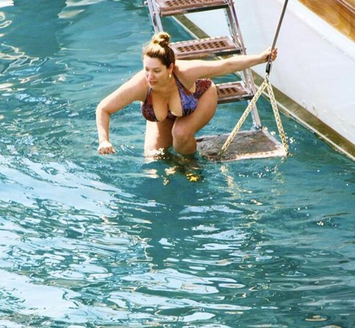 İngiliz TV yıldızı Kelly Brook sevgilisiyle Bodrumda