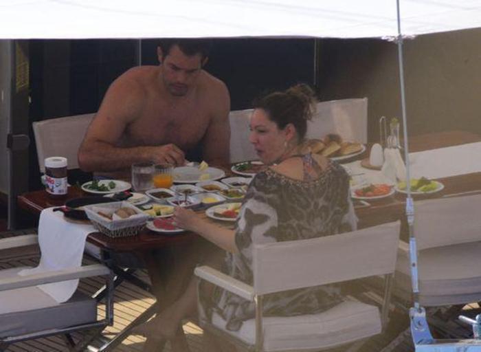 İngiliz TV yıldızı Kelly Brook sevgilisiyle Bodrumda