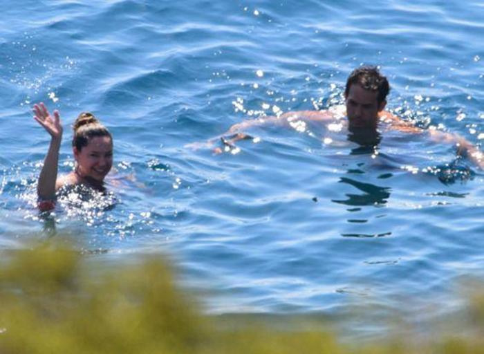 İngiliz TV yıldızı Kelly Brook sevgilisiyle Bodrumda