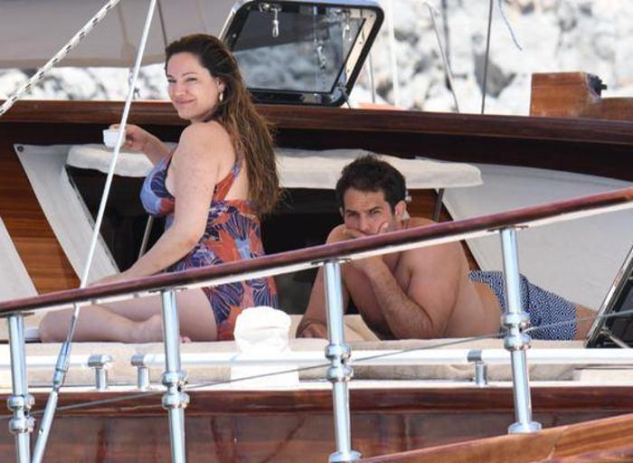 İngiliz TV yıldızı Kelly Brook sevgilisiyle Bodrumda