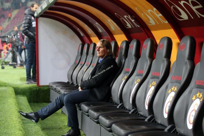 Riekerinke bir haller oldu