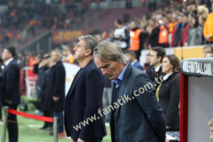 Riekerinke bir haller oldu