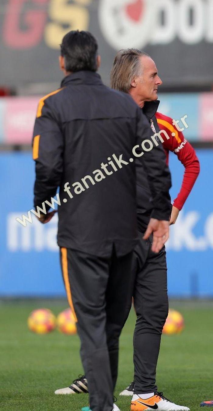 Galatasarayda barış sağlandı: Riekerink, Sneijder, Selçuk İnan ve Ayhan Akman...
