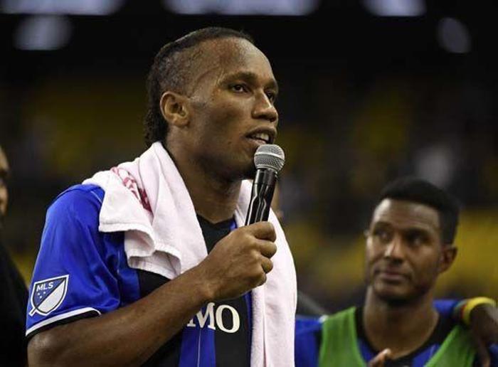Didier Drogbanın vedasında saha skandalı