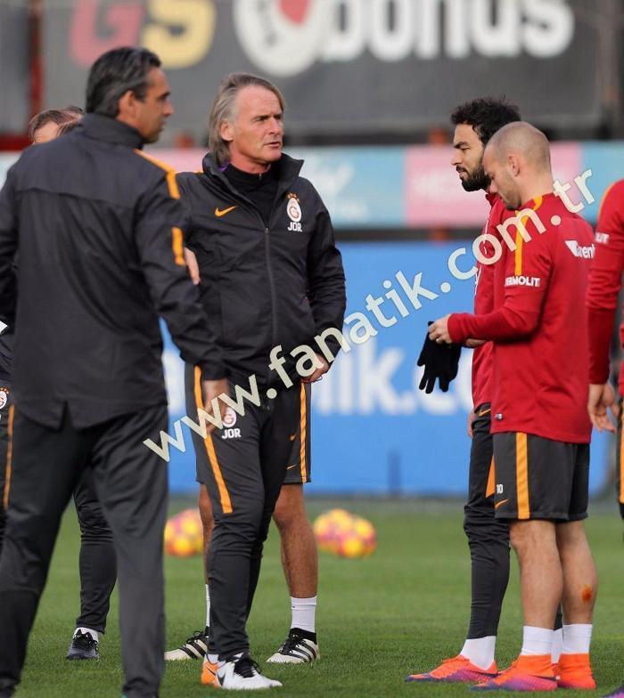 Galatasarayda barış sağlandı: Riekerink, Sneijder, Selçuk İnan ve Ayhan Akman...