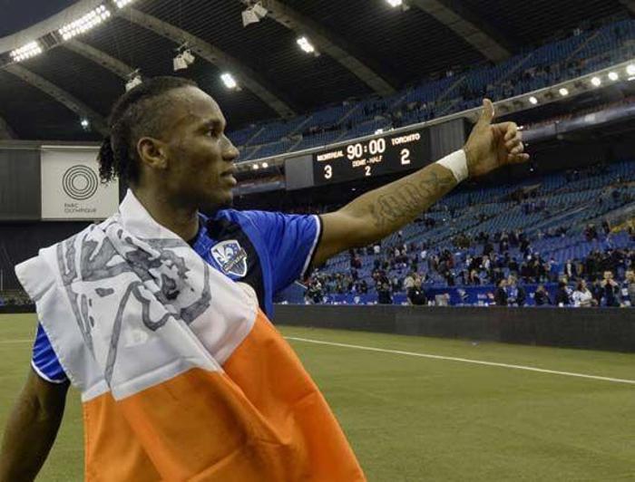 Didier Drogbanın vedasında saha skandalı