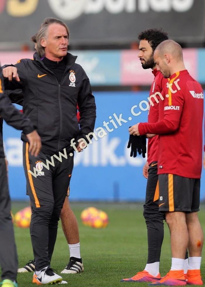 Galatasarayda barış sağlandı: Riekerink, Sneijder, Selçuk İnan ve Ayhan Akman...