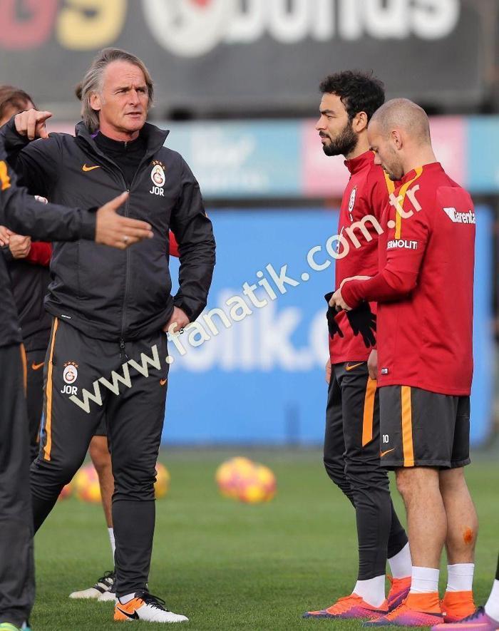 Galatasarayda barış sağlandı: Riekerink, Sneijder, Selçuk İnan ve Ayhan Akman...