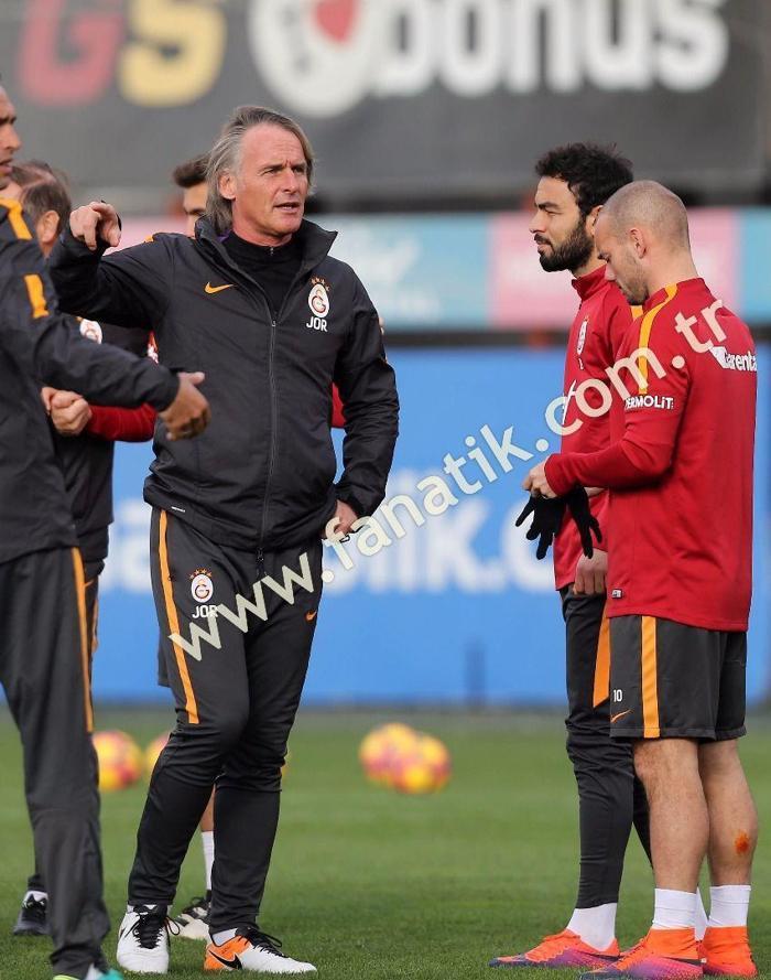 Galatasarayda barış sağlandı: Riekerink, Sneijder, Selçuk İnan ve Ayhan Akman...