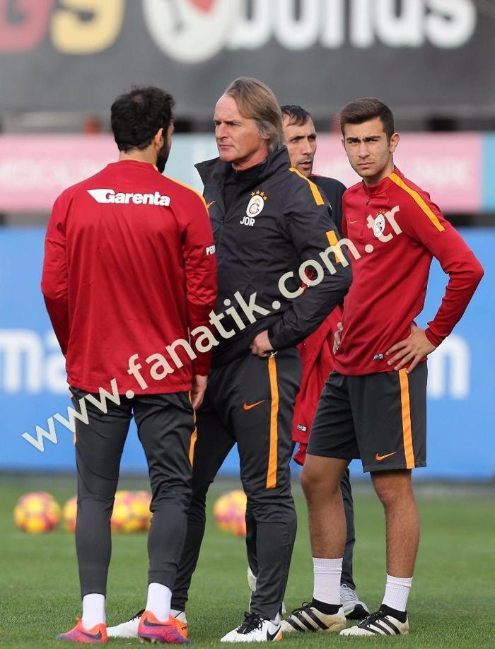 Galatasarayda barış sağlandı: Riekerink, Sneijder, Selçuk İnan ve Ayhan Akman...