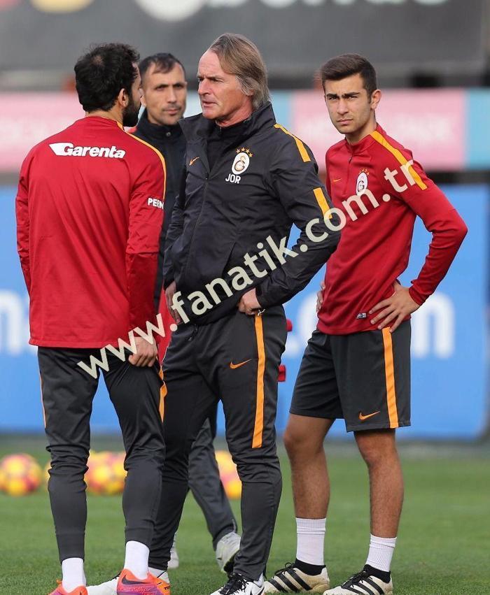 Galatasarayda barış sağlandı: Riekerink, Sneijder, Selçuk İnan ve Ayhan Akman...