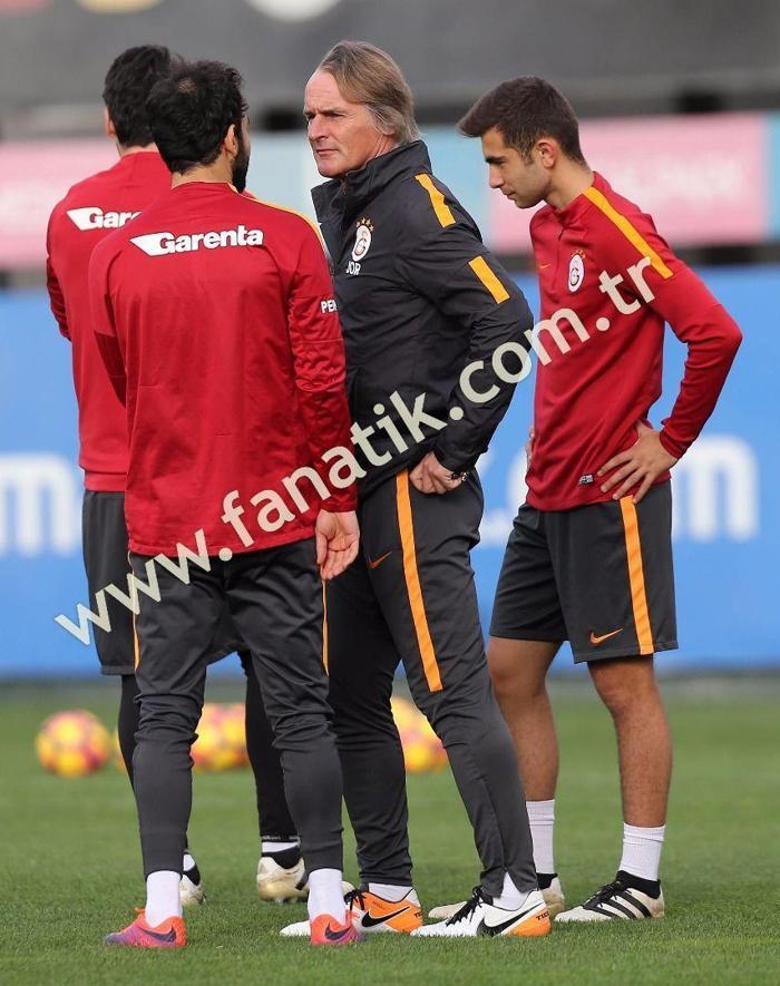 Galatasarayda barış sağlandı: Riekerink, Sneijder, Selçuk İnan ve Ayhan Akman...