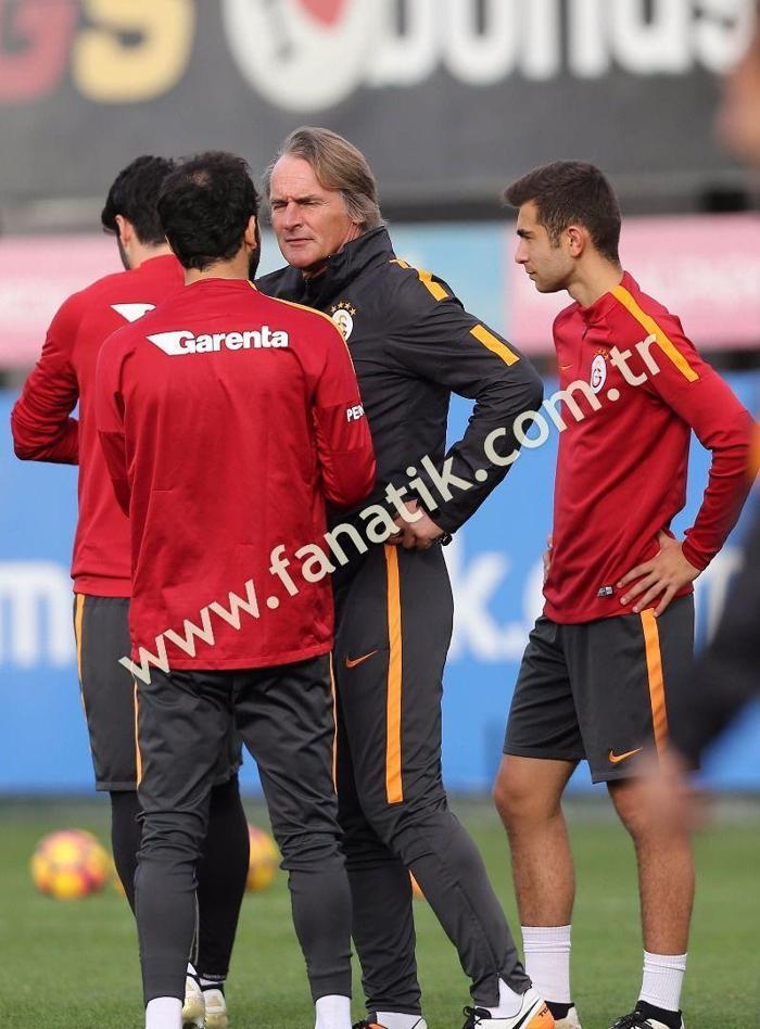 Galatasarayda barış sağlandı: Riekerink, Sneijder, Selçuk İnan ve Ayhan Akman...