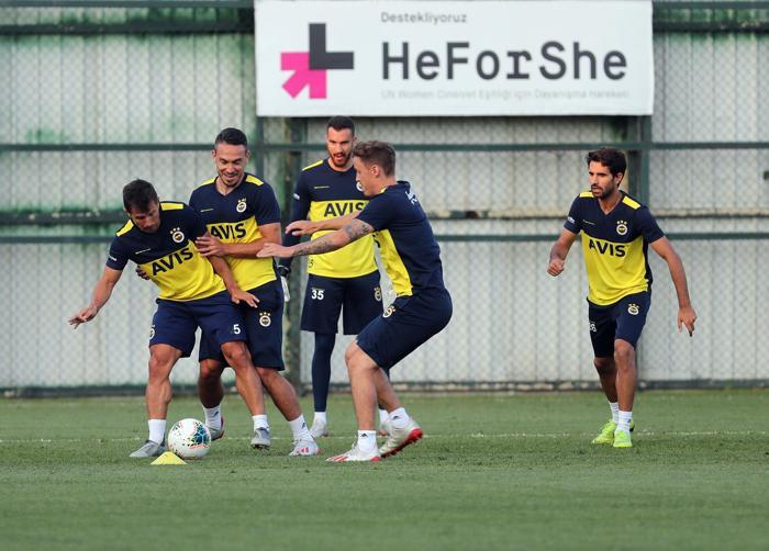 Fenerbahçede yeni transfer Mevlüt Erdinç ilk idmanına çıktı