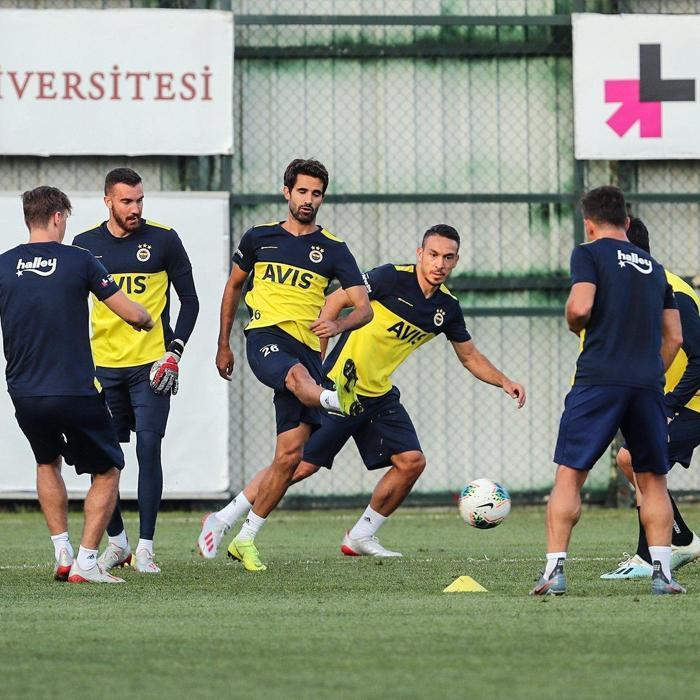 Fenerbahçede yeni transfer Mevlüt Erdinç ilk idmanına çıktı