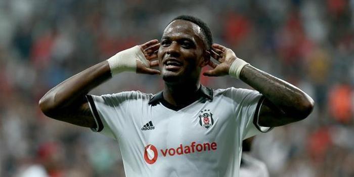 Larin ligde kalıyor