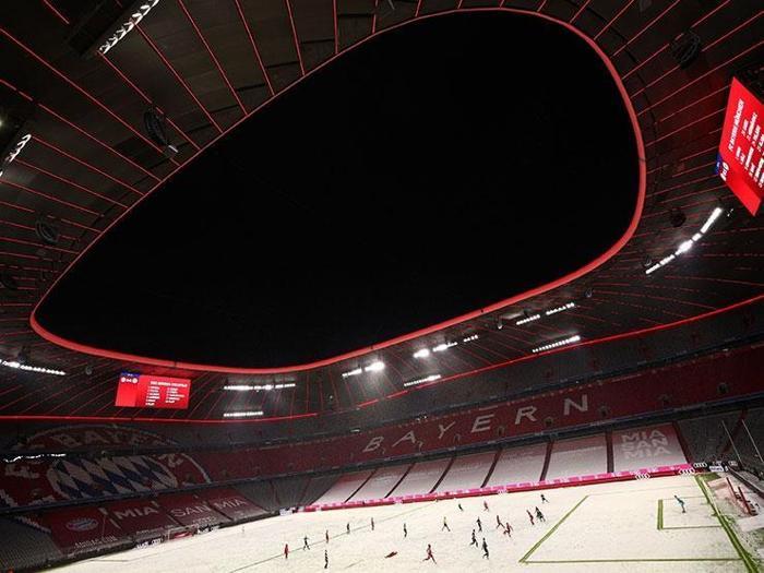 Allianz Arenada hiç kar yağmamış gibi Bayern Münih - Bielefeld...