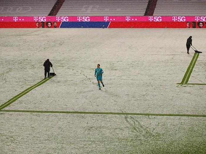 Allianz Arenada hiç kar yağmamış gibi Bayern Münih - Bielefeld...