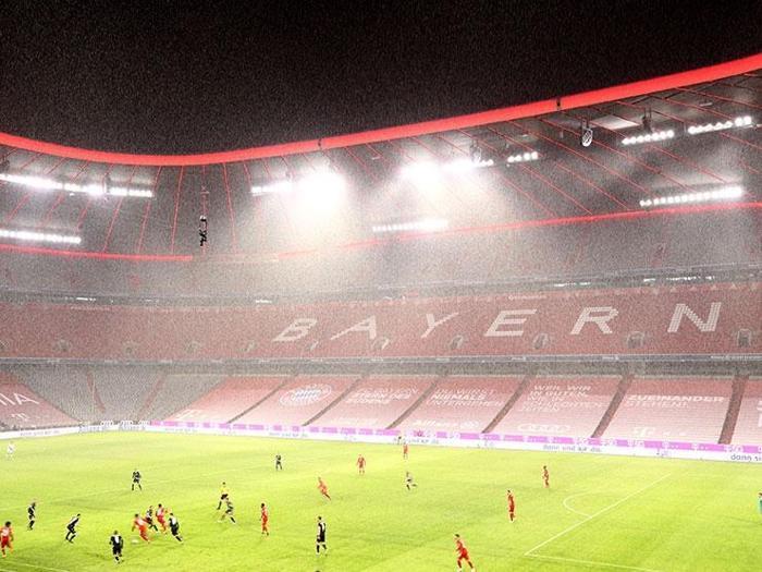 Allianz Arenada hiç kar yağmamış gibi Bayern Münih - Bielefeld...