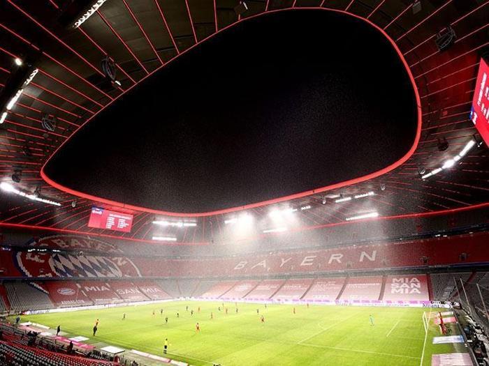 Allianz Arenada hiç kar yağmamış gibi Bayern Münih - Bielefeld...