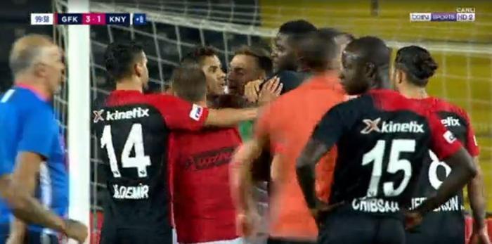 Konyaspor - Gaziantep maçında büyük olay Uğur Demirok çıldırdı