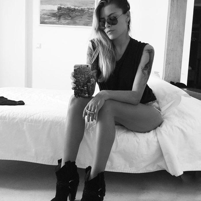 Kariusun sevgilisi Sophia Thomalladan seksi takvim pozları