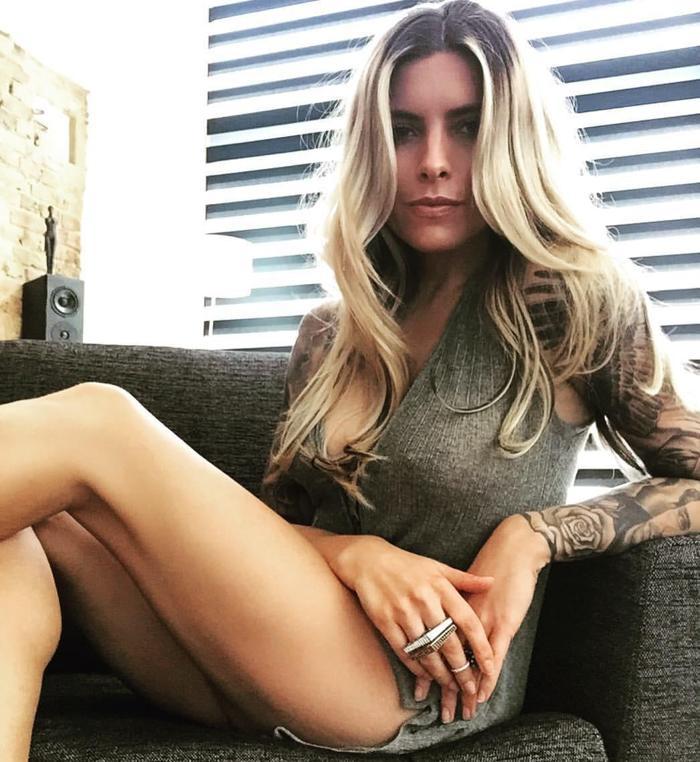 Kariusun sevgilisi Sophia Thomalladan seksi takvim pozları