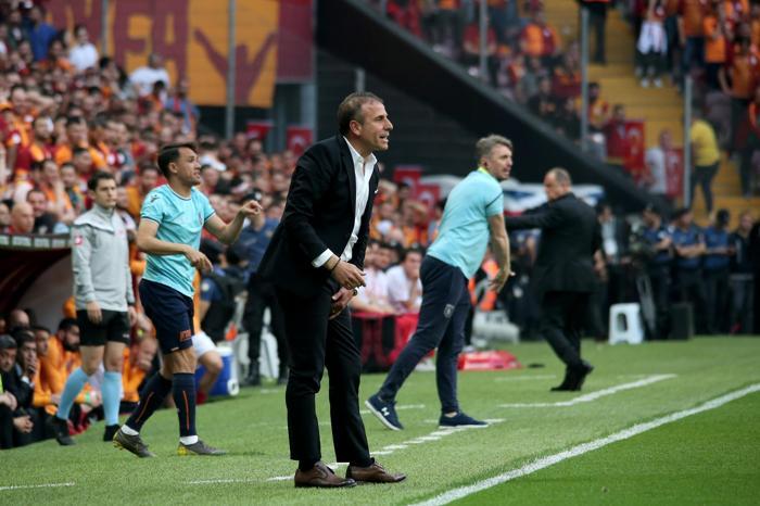 Başakşehir dağılıyor Emre Belözoğlu ve 5 yıldız veda edecek