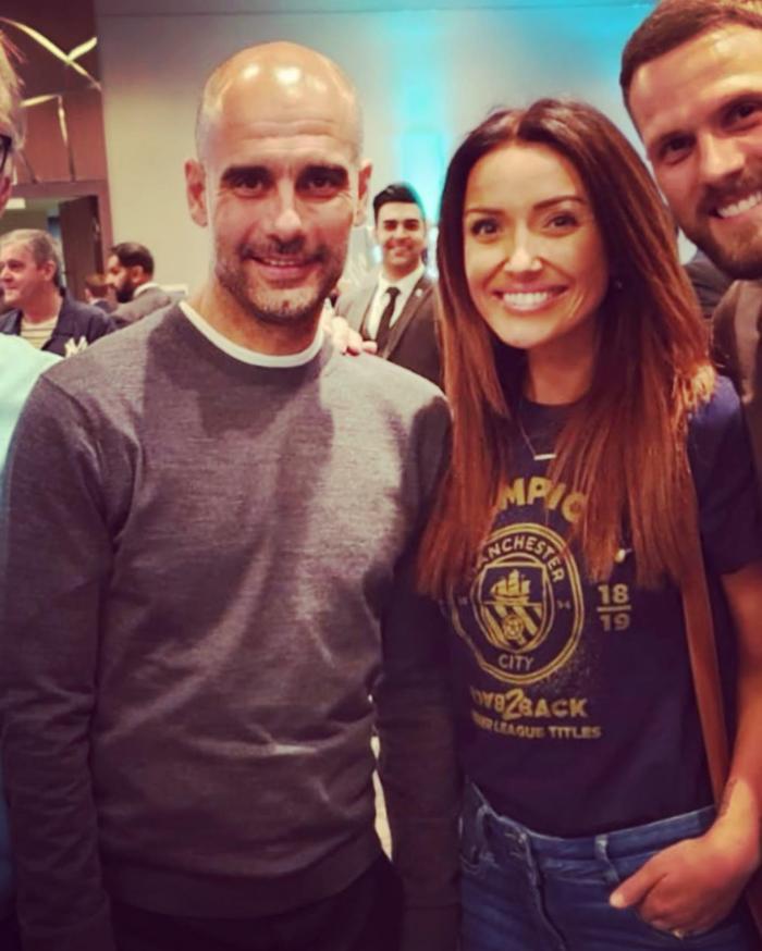 Çıplak pozları olay yaratan Manchester Citynin spikeri ilk kez konuştu