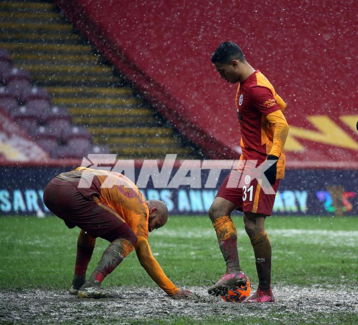 Galatasaray - Kasımpaşa maçına damga vuran kare Marcao elleriyle temizledi