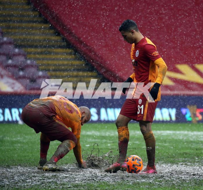 Galatasaray - Kasımpaşa maçına damga vuran kare Marcao elleriyle temizledi