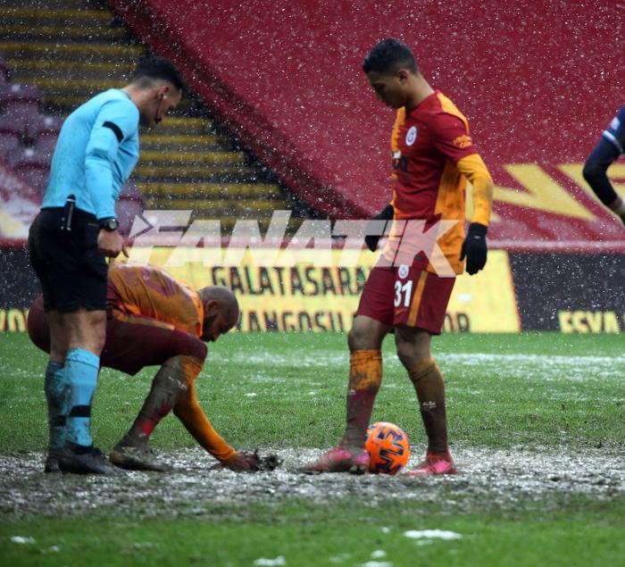 Galatasaray - Kasımpaşa maçına damga vuran kare Marcao elleriyle temizledi