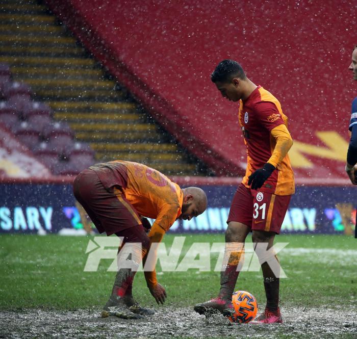 Galatasaray - Kasımpaşa maçına damga vuran kare Marcao elleriyle temizledi