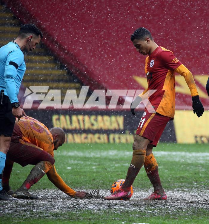 Galatasaray - Kasımpaşa maçına damga vuran kare Marcao elleriyle temizledi