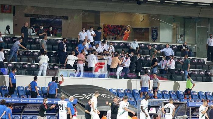 SON DAKİKA Başakşehir - Denizlispor maçında büyük olay Yumruklar konuştu...