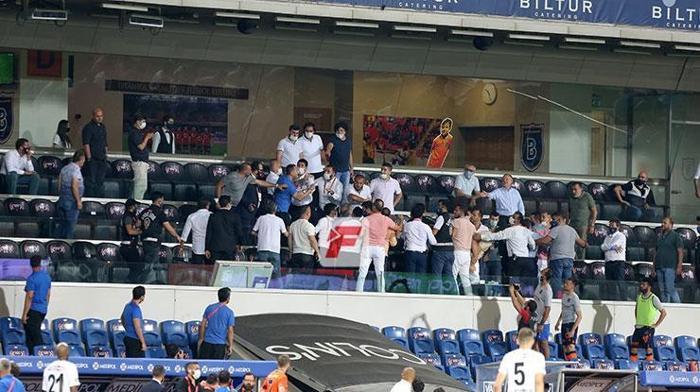 SON DAKİKA Başakşehir - Denizlispor maçında büyük olay Yumruklar konuştu...